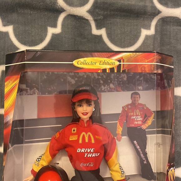 NRFB Nascar Barbie Official #94 - Bill Elliott box - McDonalds Sponsor clothing - Picture 4 of 9